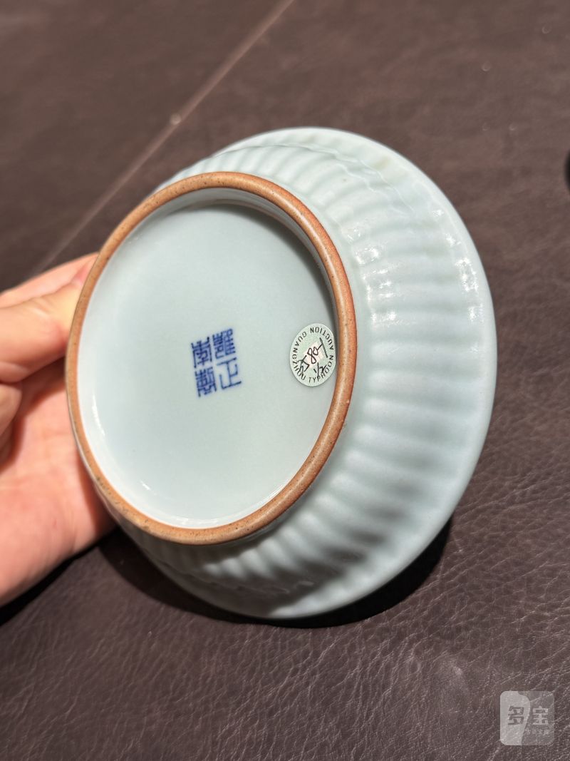 清雍正 仿汝釉菊瓣小洗（木座） - 图7